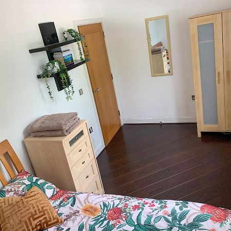 Room In Stratford With Private Bathroom And Parking Londýn Exteriér fotografie