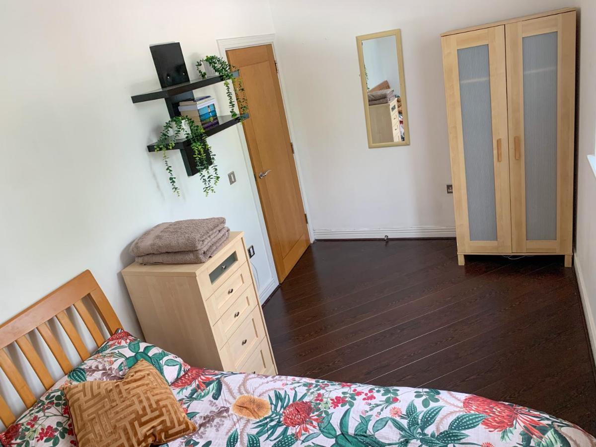 Room In Stratford With Private Bathroom And Parking Londýn Exteriér fotografie